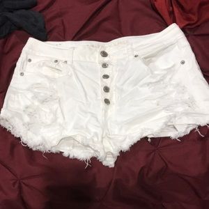 AE DISTRESSED WHITE SHORTS